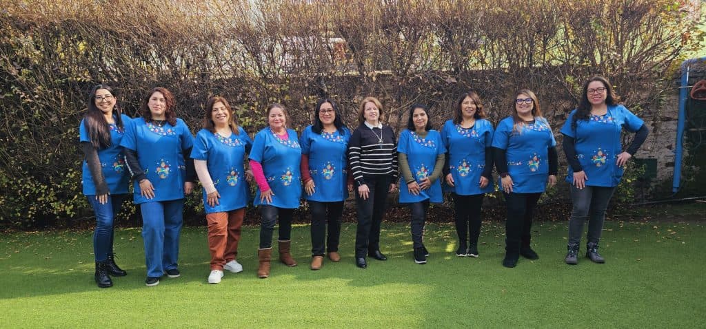 Educadoras diferenciales de Kineret junto al equipo directivo.